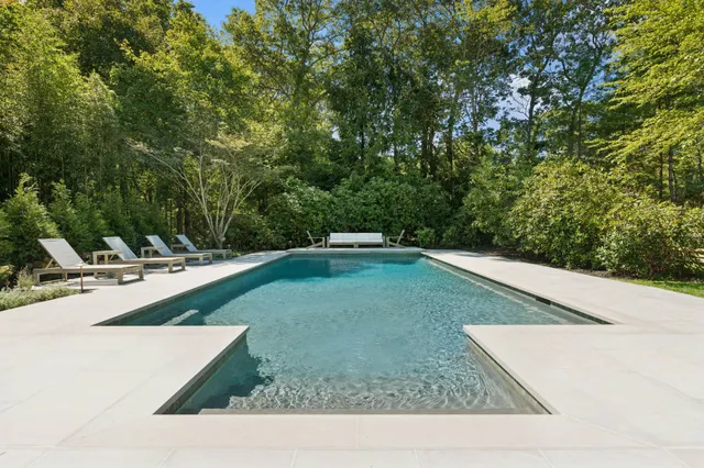 $2,895,000 | 70 Glenview Drive, Southampton, NY 11968