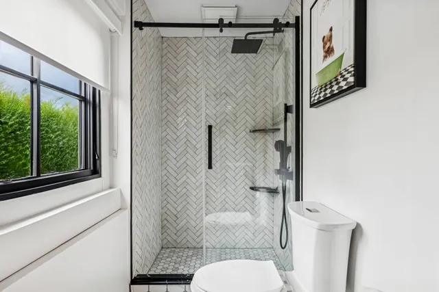 $2,895,000 | 70 Glenview Drive, Southampton, NY 11968