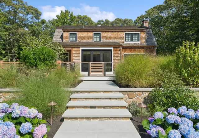 $2,895,000 | 70 Glenview Drive, Southampton, NY 11968