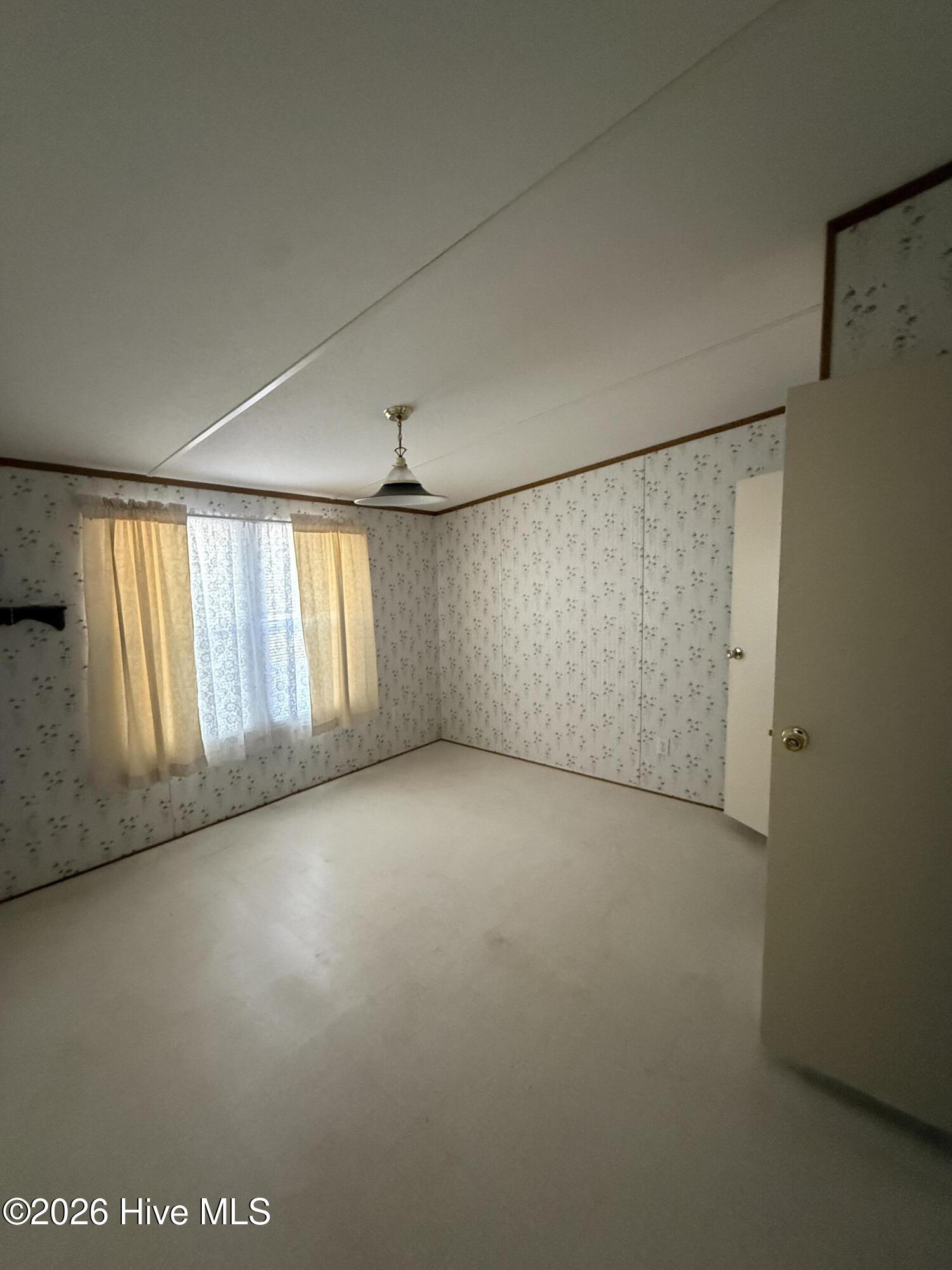 1821 Neuse Road Kinston, NC 28501 - Photo 11 of 14 Photo Jan 21 2026, 11 22 57 AM