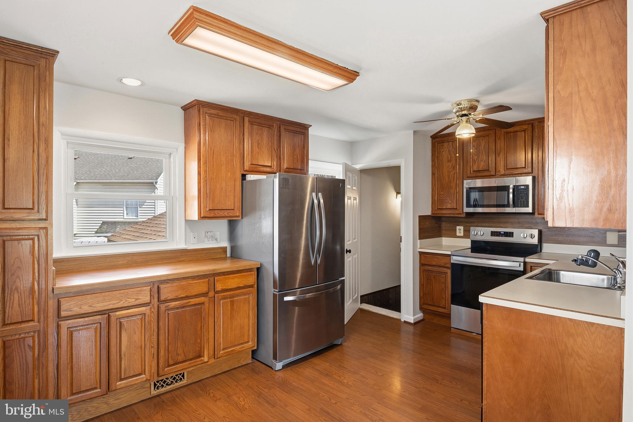 9333 Decatur Place Laurel, MD 20723 - Photo 6 of 30 Kitchen