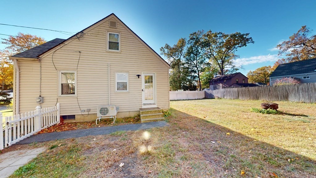 274 Cooper Street Springfield, MA 01108 - Photo 32 of 42 a view of a house with wooden fence