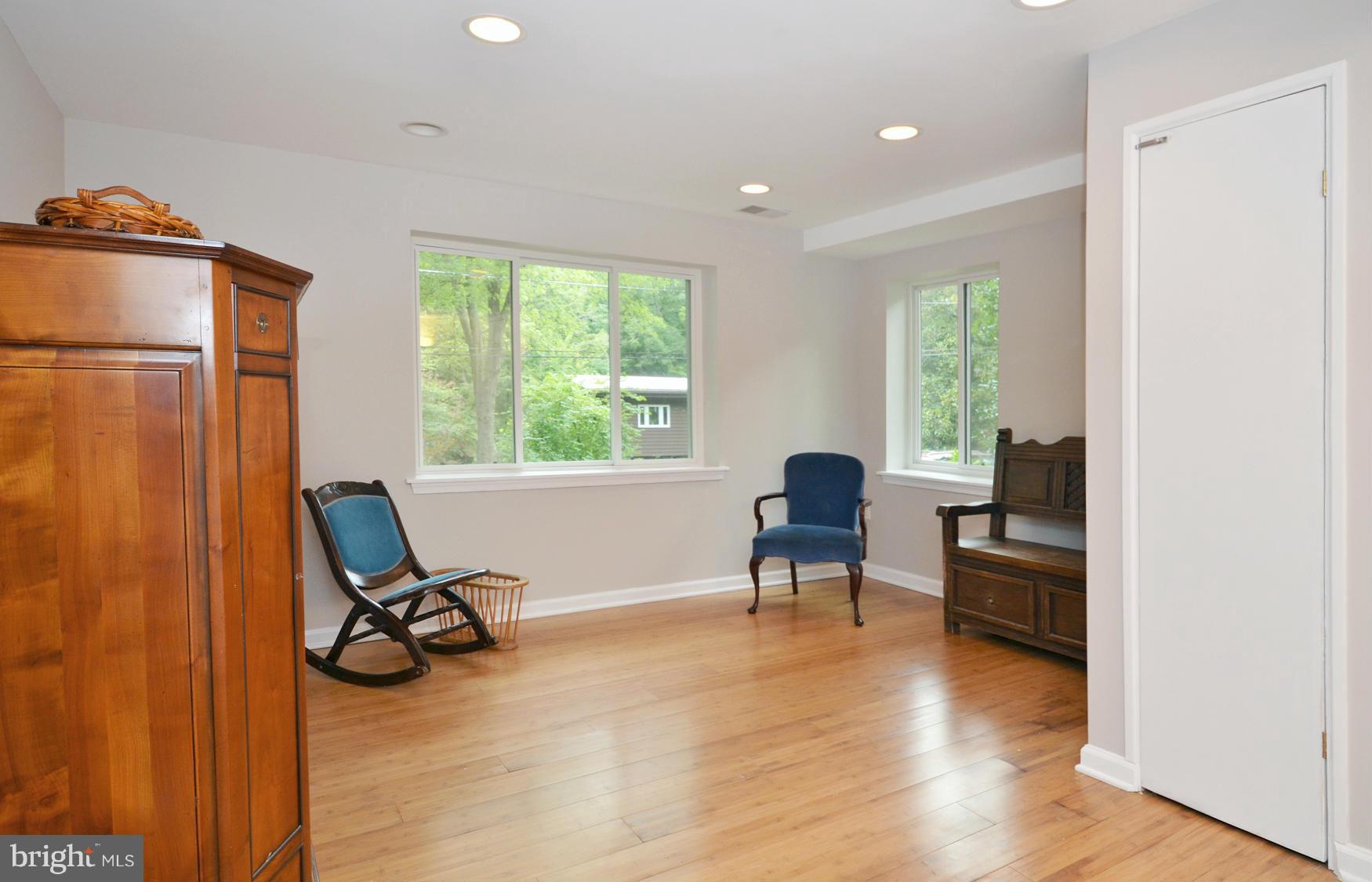 6401 West Halbert Road Bethesda, MD 20817 - Photo 22 of 30 Family Room, entry level