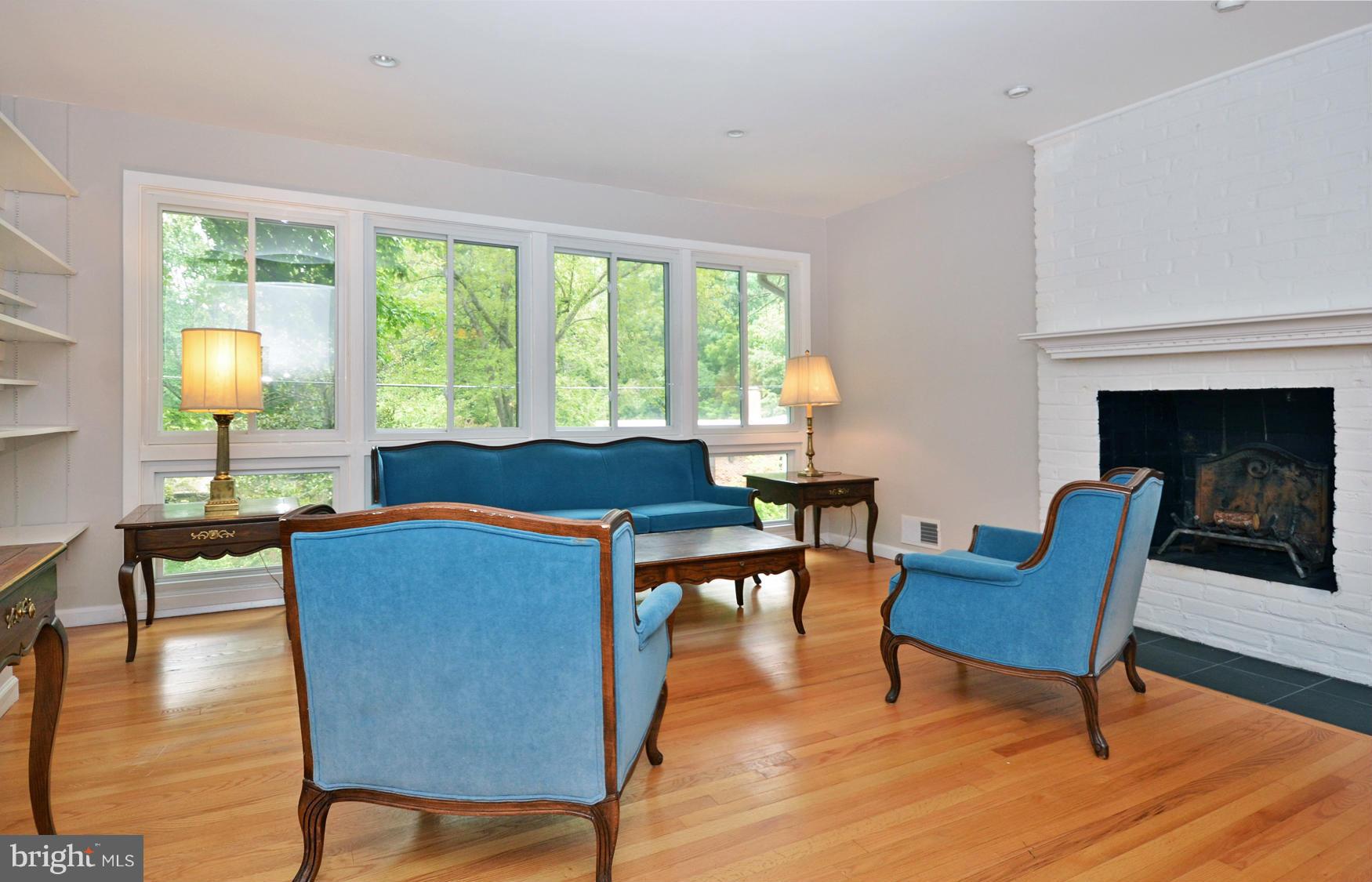 6401 West Halbert Road Bethesda, MD 20817 - Photo 8 of 30 Living Room