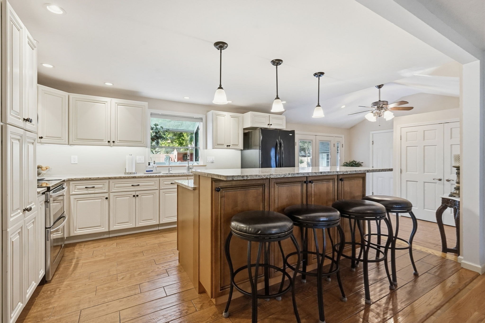 46 Country Road Agawam, MA 01001 - Photo 6 of 42 Gallery Image 6