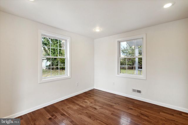 $340,000 | 180 Clearview Avenue, Hamilton, NJ 08619