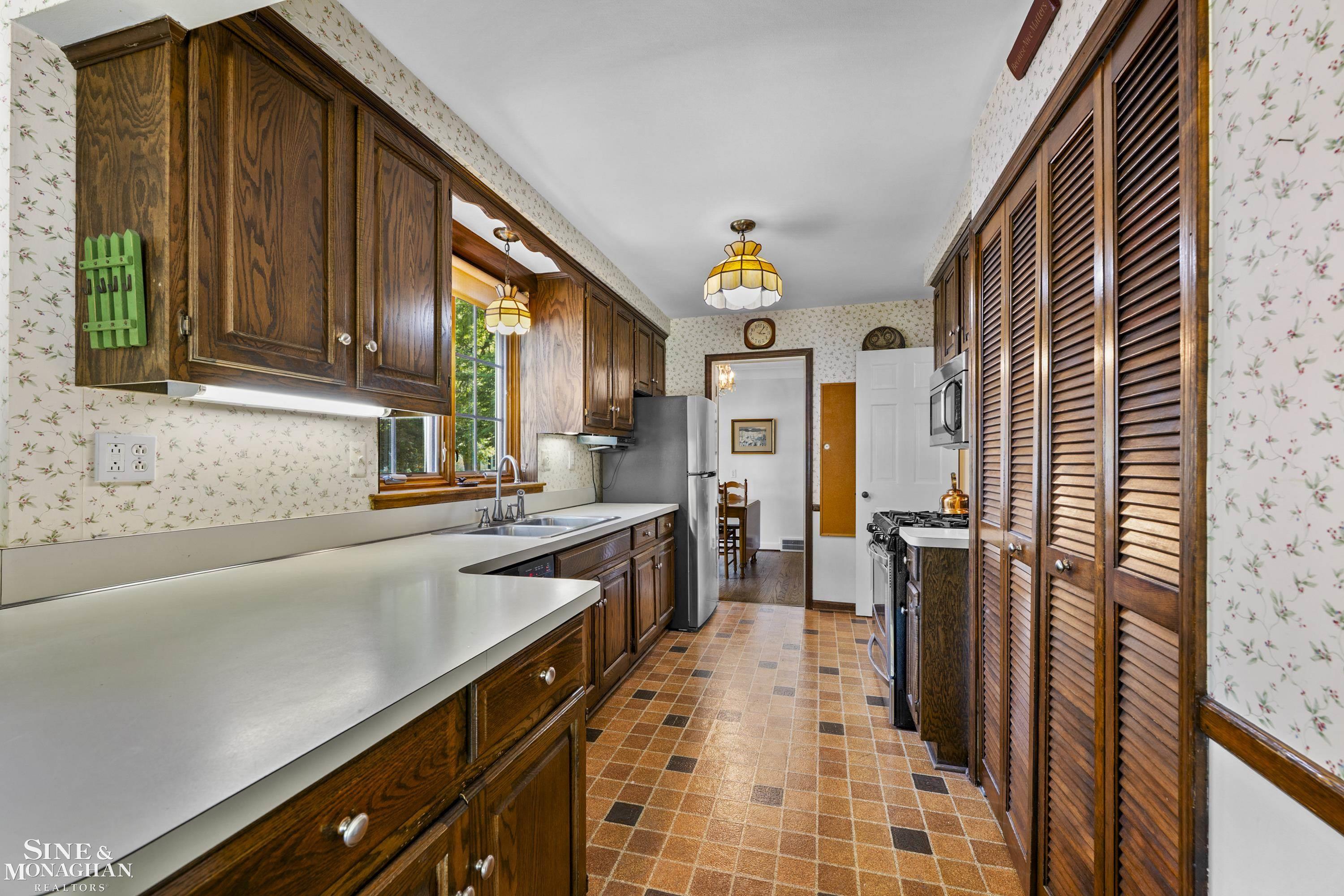 1022 Hampton Road Grosse Pointe Woods, MI 48236 - Photo 12 of 48