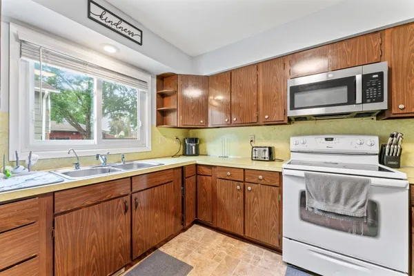 $215,000 | 1212 South Grove Avenue, Owatonna, MN 55060