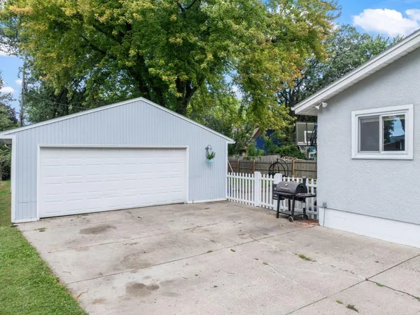 $215,000 | 1212 South Grove Avenue, Owatonna, MN 55060