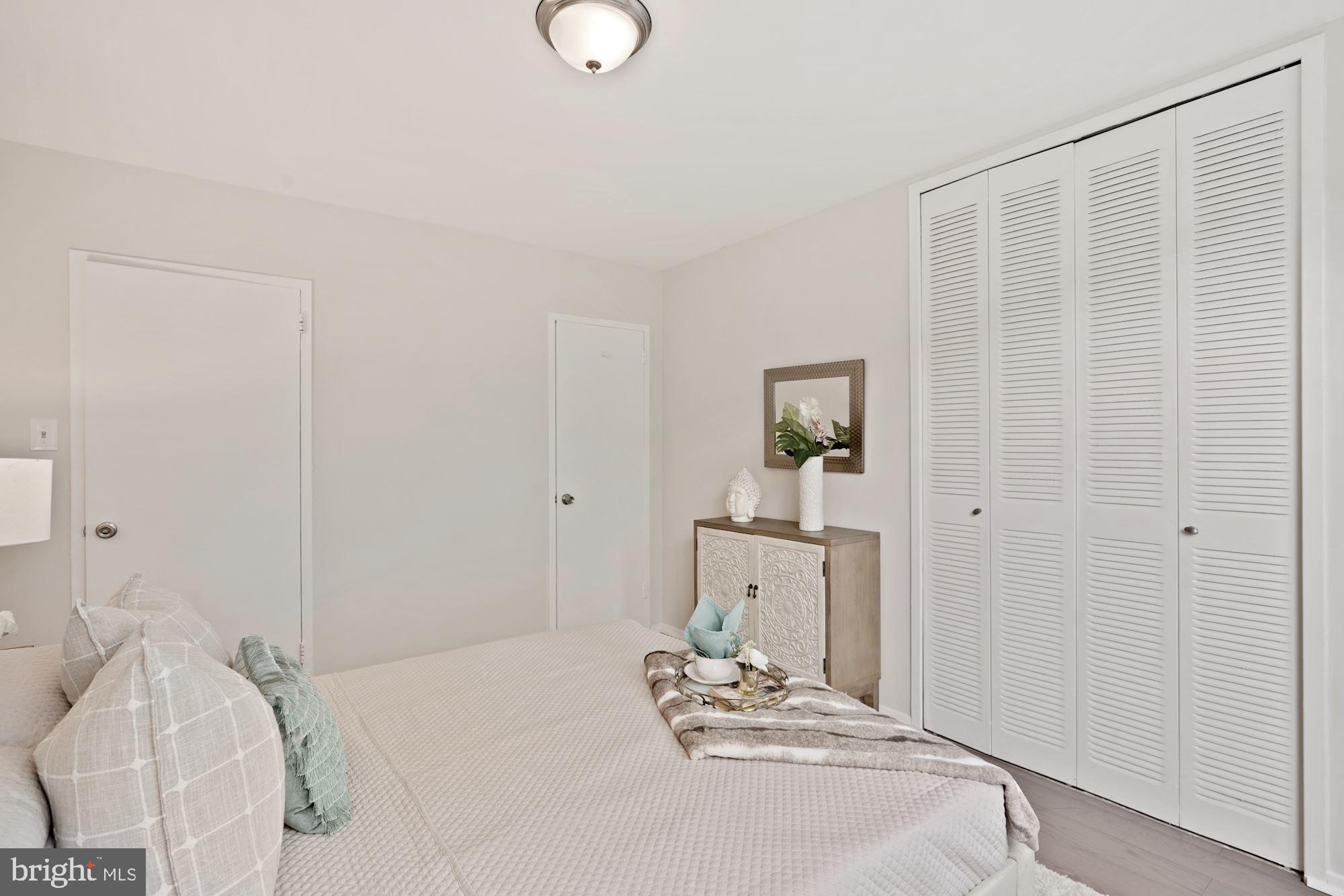 4000 Tunlaw Road Northwest, Unit 1123 Washington, DC 20007 - Photo 20 of 31 a bedroom with a bed and a mirror