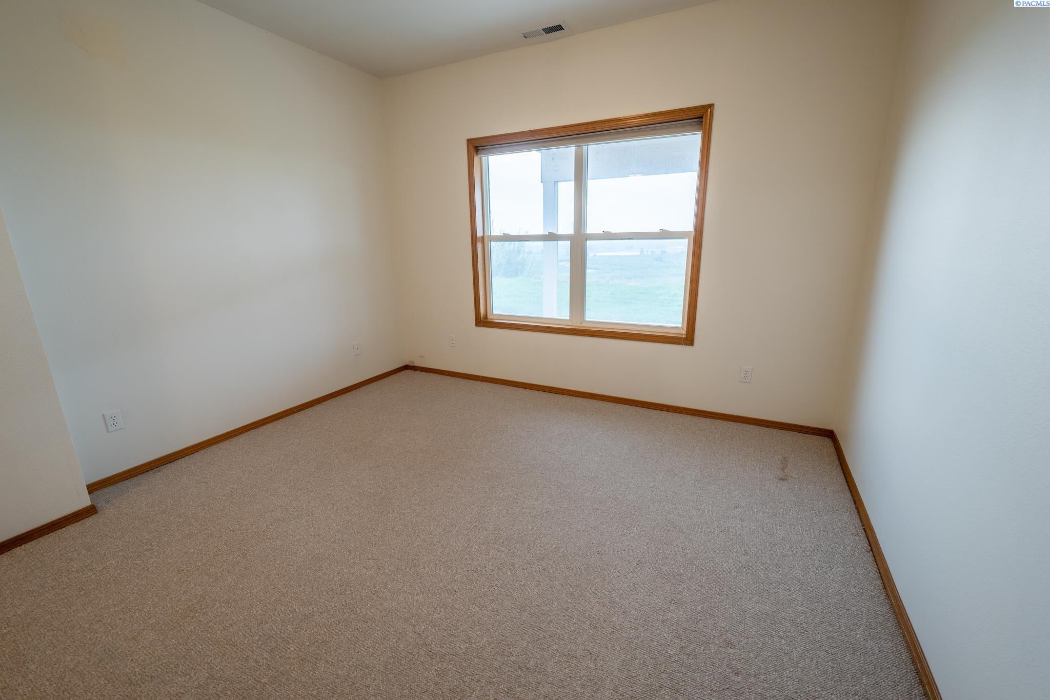 1394 Lombard Loop Road Wapato, WA 98951 - Photo 16 of 23 Gallery Image 16