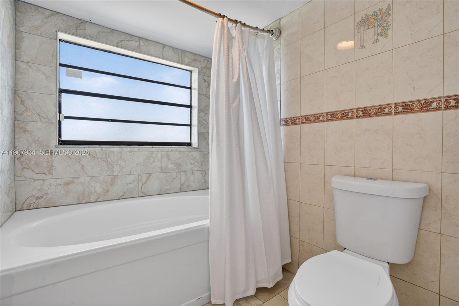 347 Ives Dairy Road, Unit E34704 Miami, FL 33179 - Photo 18 of 35