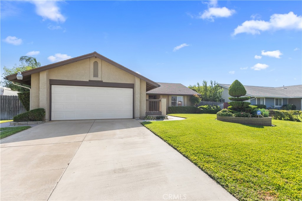 1157 West Orchard Street Rialto, CA 92376 - Photo 4 of 38 a front view of house with yard