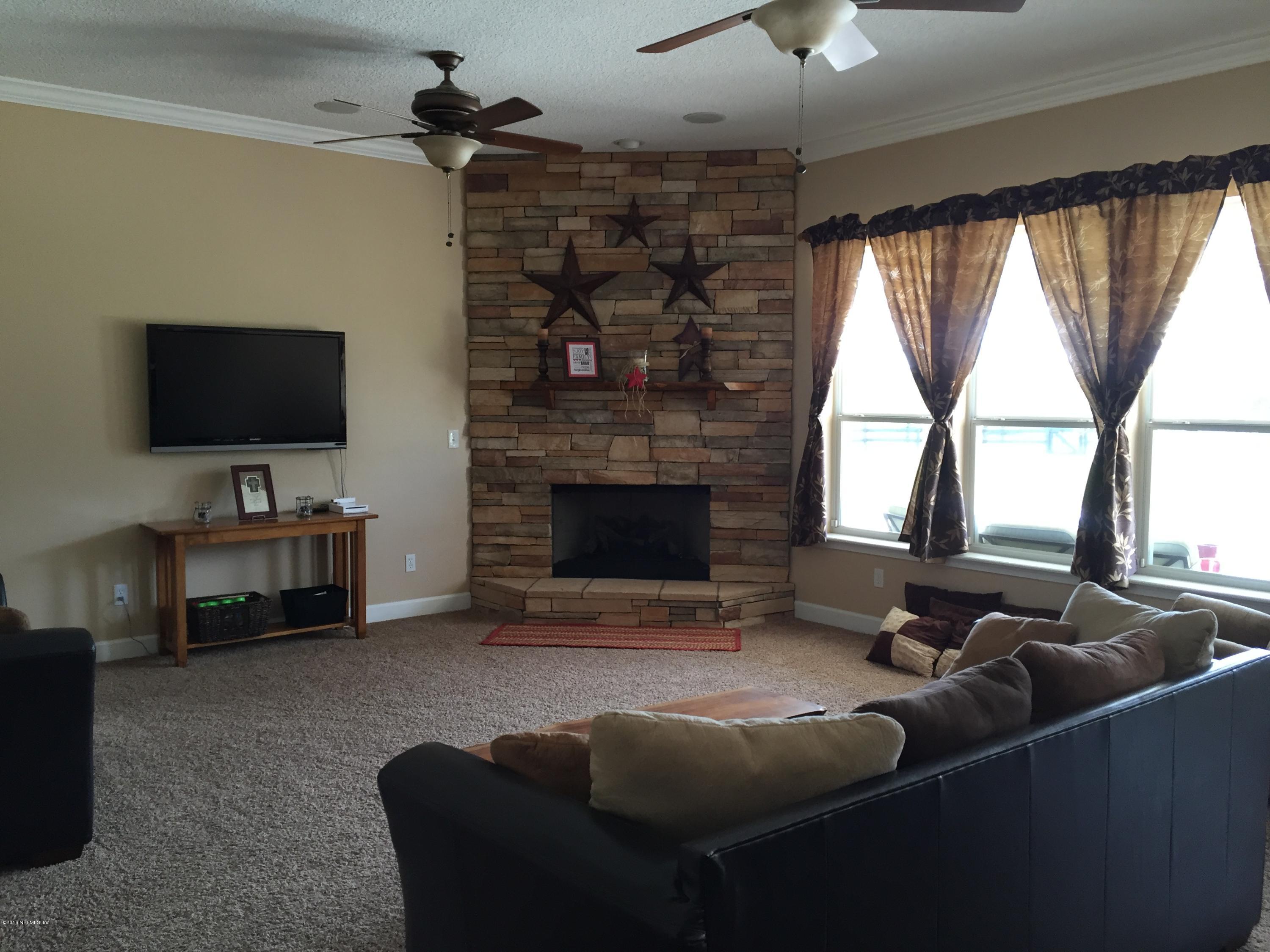 12082 Folsom Road Sanderson, FL 32087 - Photo 10 of 33 Livingroom