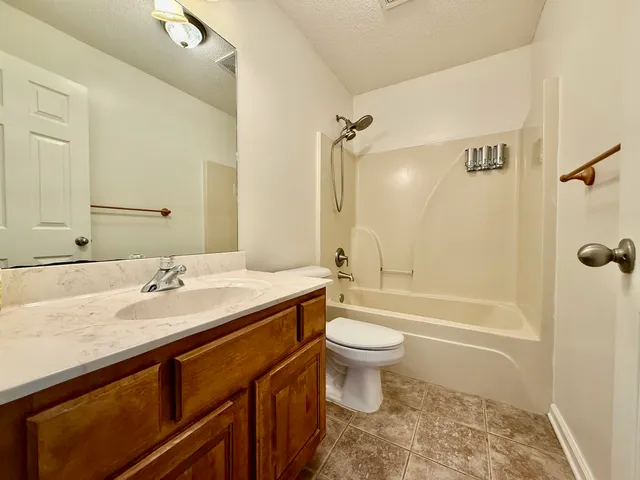 a view of a big room with closet and windows