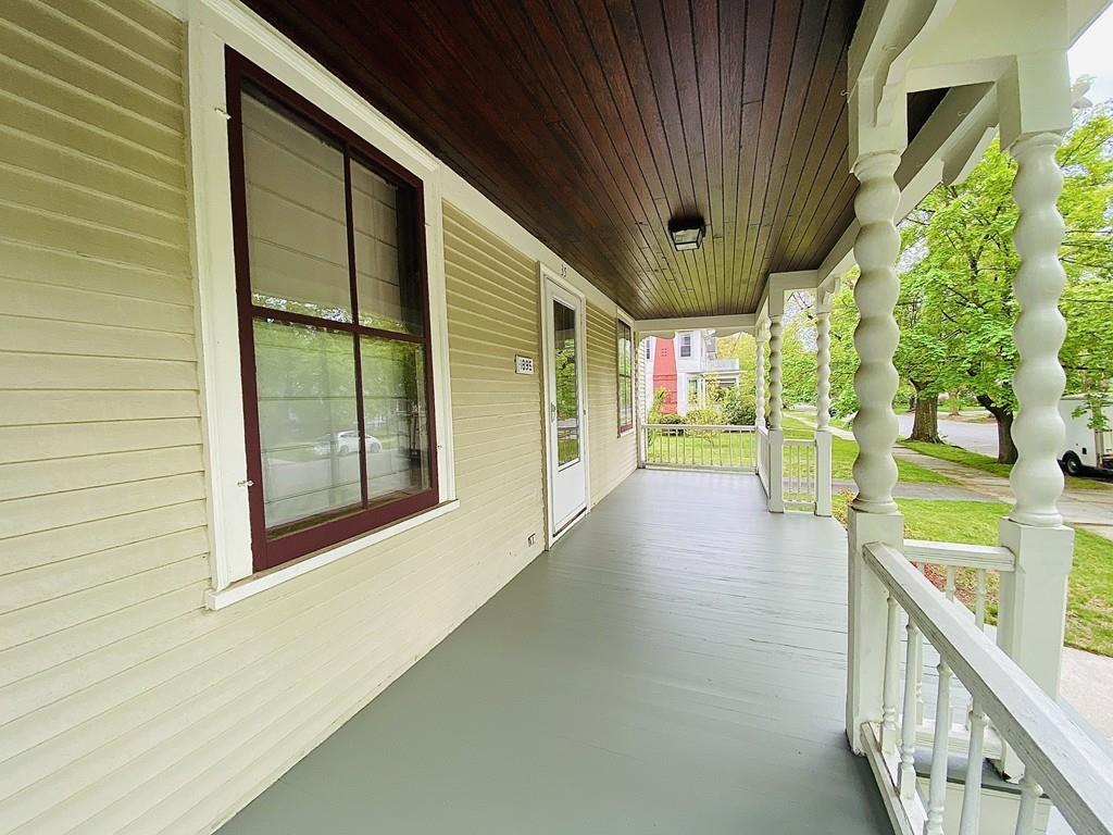 35 Washington Road Springfield, MA 01108 - Photo 6 of 42 a view of an entryway