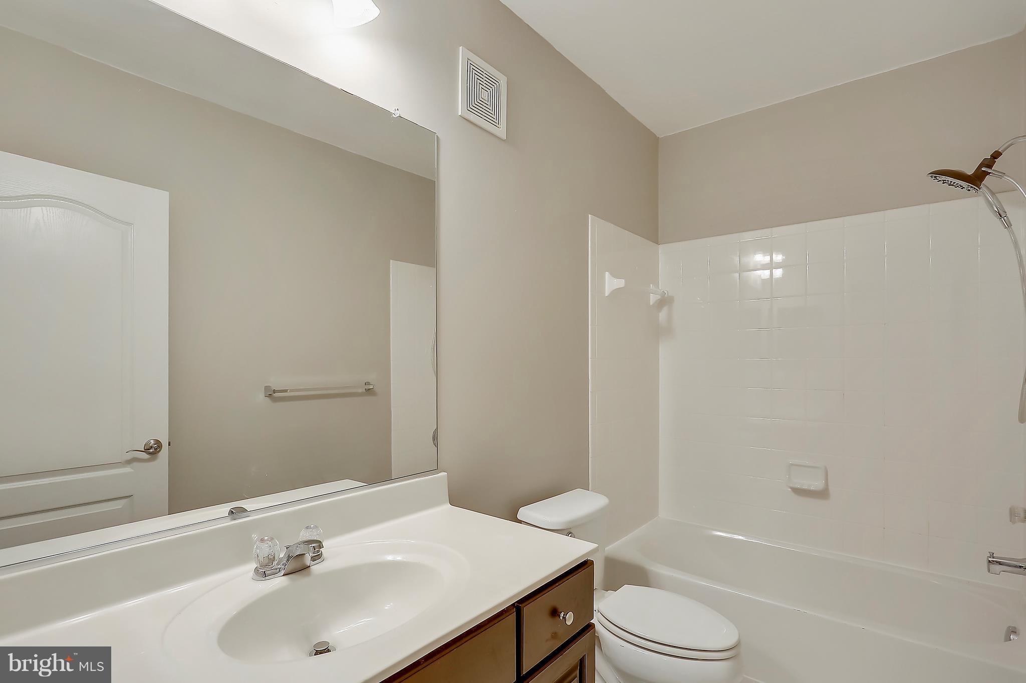 22932 Newcut Road, Unit 2272 Clarksburg, MD 20871 - Photo 21 of 30 Hall full bath #2