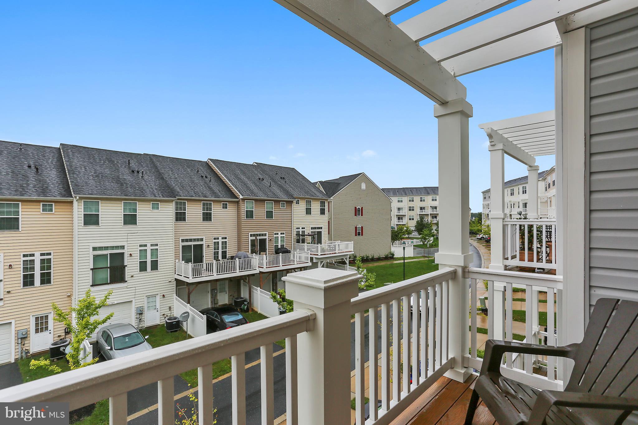 22932 Newcut Road, Unit 2272 Clarksburg, MD 20871 - Photo 25 of 30 Rear balcony