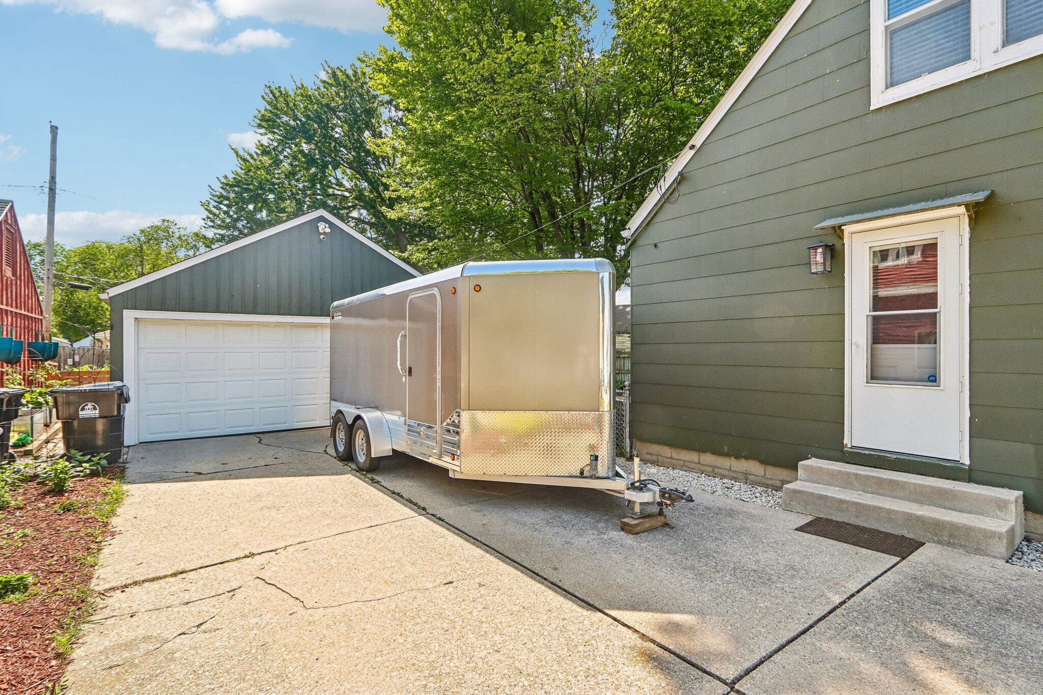 2325 Coolidge Avenue Racine, WI 53403 - Photo 6 of 48 6-web-or-mls-Coolidge Ave-S1106-006