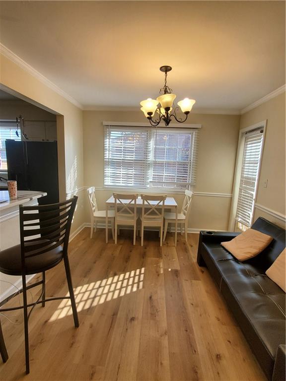 6520 Roswell Road, Unit 59 Atlanta, GA 30328 - Photo 18 of 19 a living room with chairs and a flat screen tv