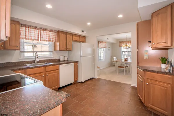 $6,500 | 18 North Adams Avenue, Unit FRONT, Margate City, NJ 08402