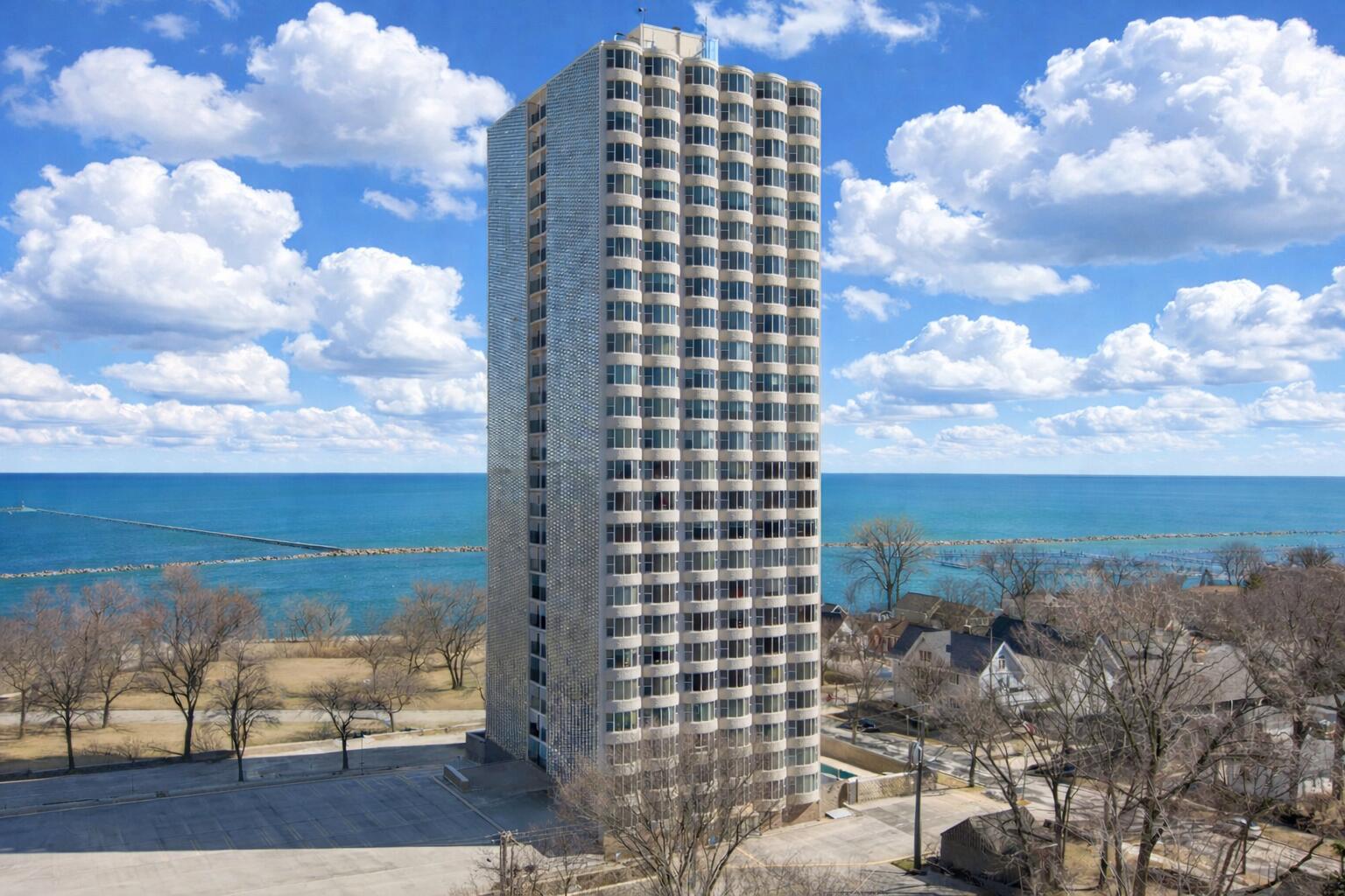 2525 South Shore Drive, Unit 20D Milwaukee, WI 53207 - Photo 1 of 39 Exterior