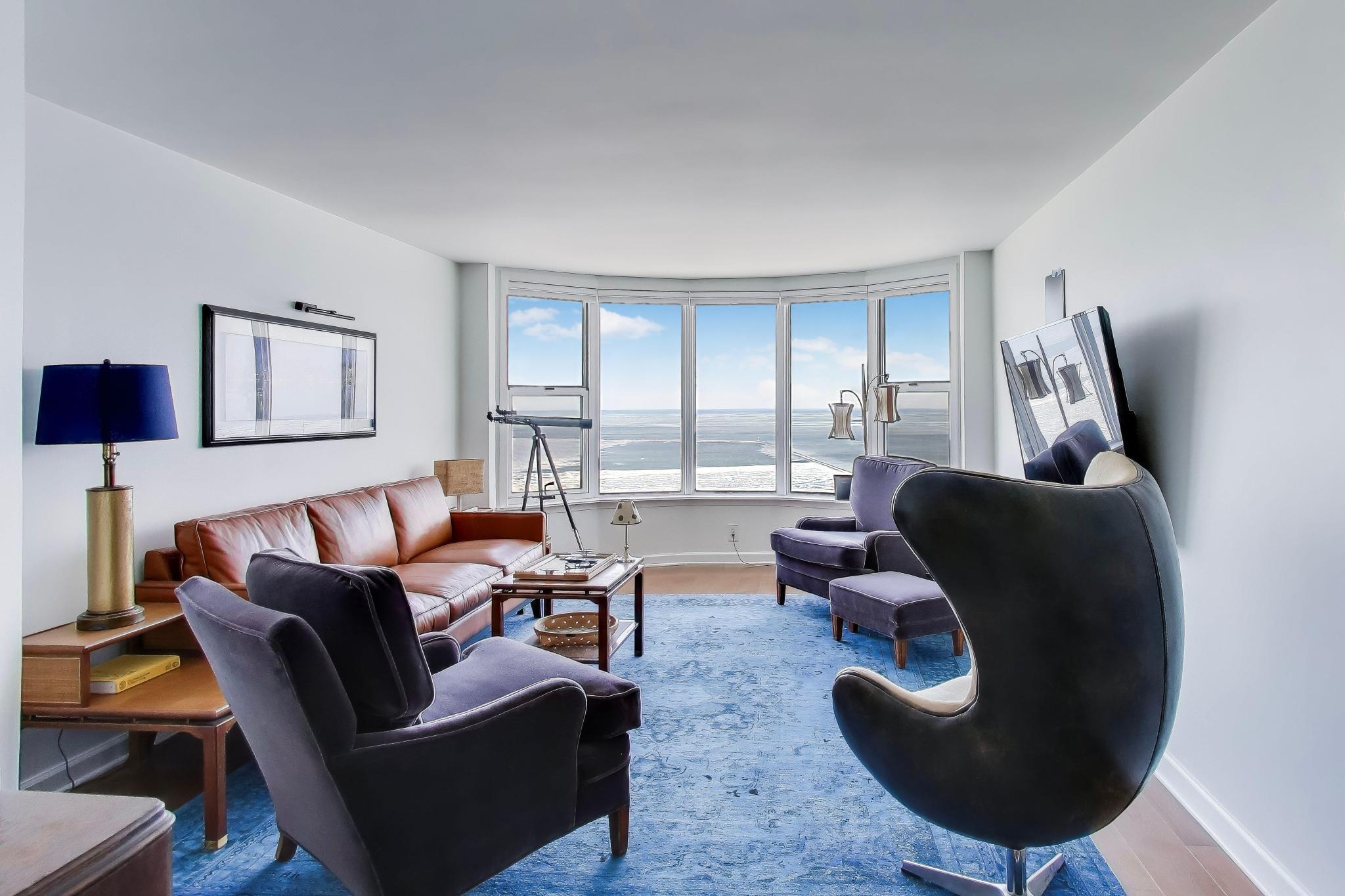 2525 South Shore Drive, Unit 20D Milwaukee, WI 53207 - Photo 13 of 39 Living Room