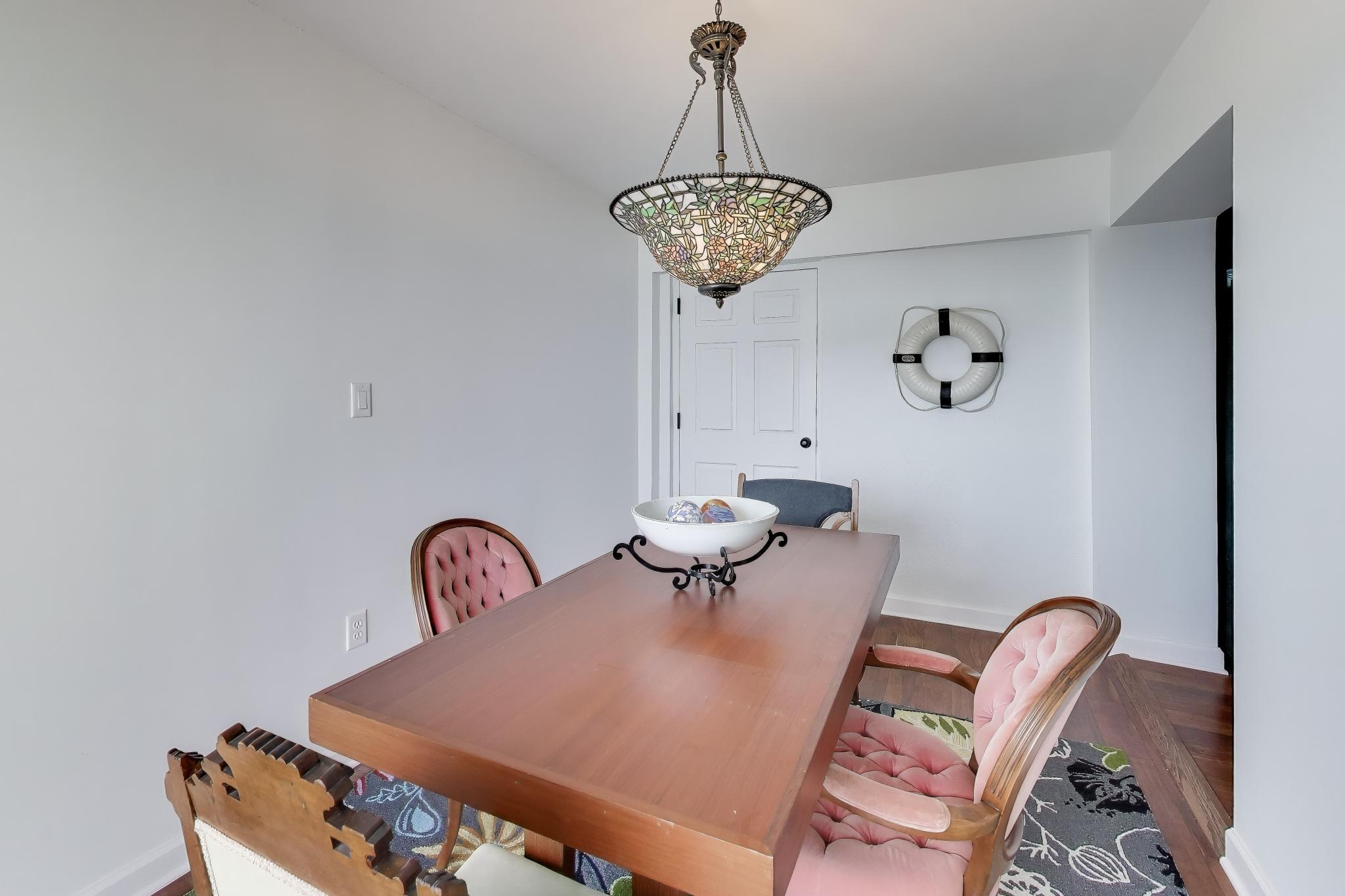 2525 South Shore Drive, Unit 20D Milwaukee, WI 53207 - Photo 17 of 39 Dining