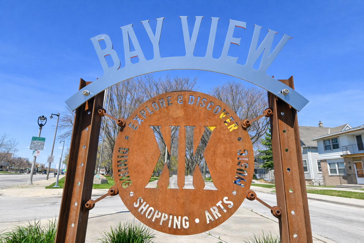 2525 South Shore Drive, Unit 20D Milwaukee, WI 53207 - Photo 2 of 39 Bay View