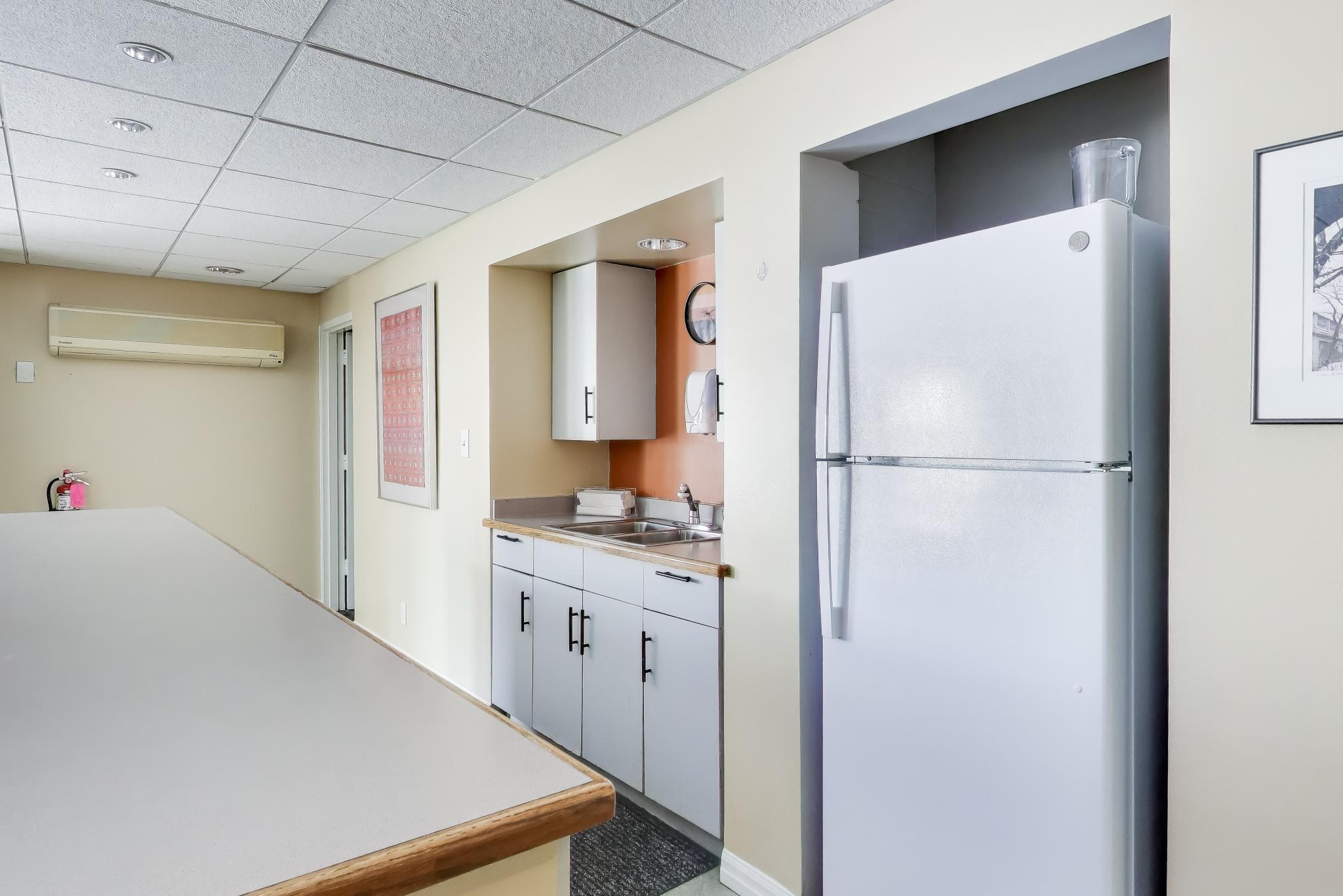 2525 South Shore Drive, Unit 20D Milwaukee, WI 53207 - Photo 27 of 39 Common Space