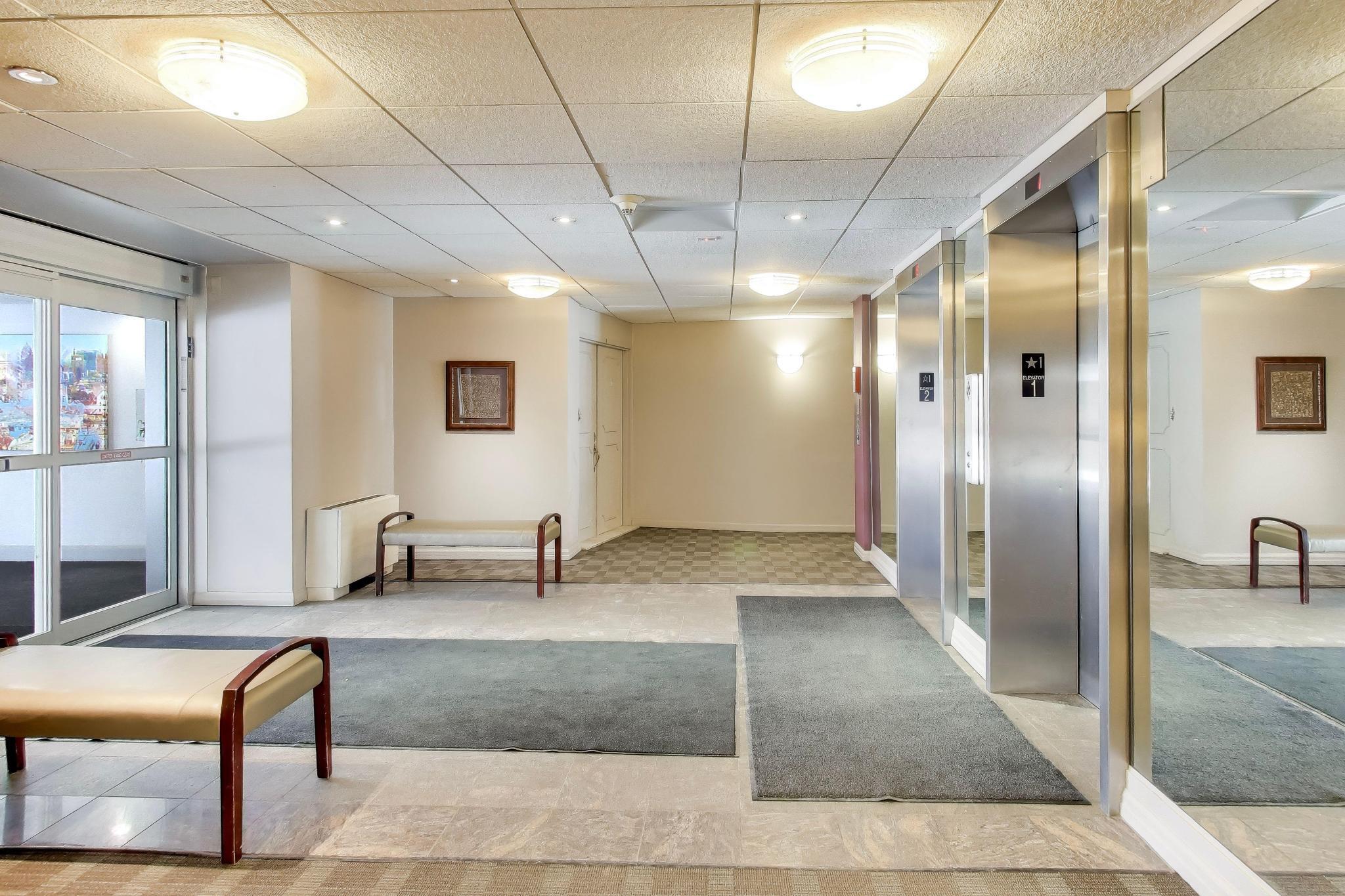 2525 South Shore Drive, Unit 20D Milwaukee, WI 53207 - Photo 29 of 39 Building Entry