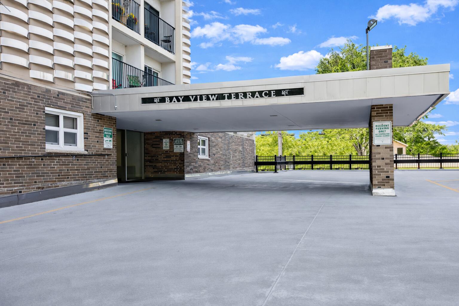 2525 South Shore Drive, Unit 20D Milwaukee, WI 53207 - Photo 33 of 39 Main entry