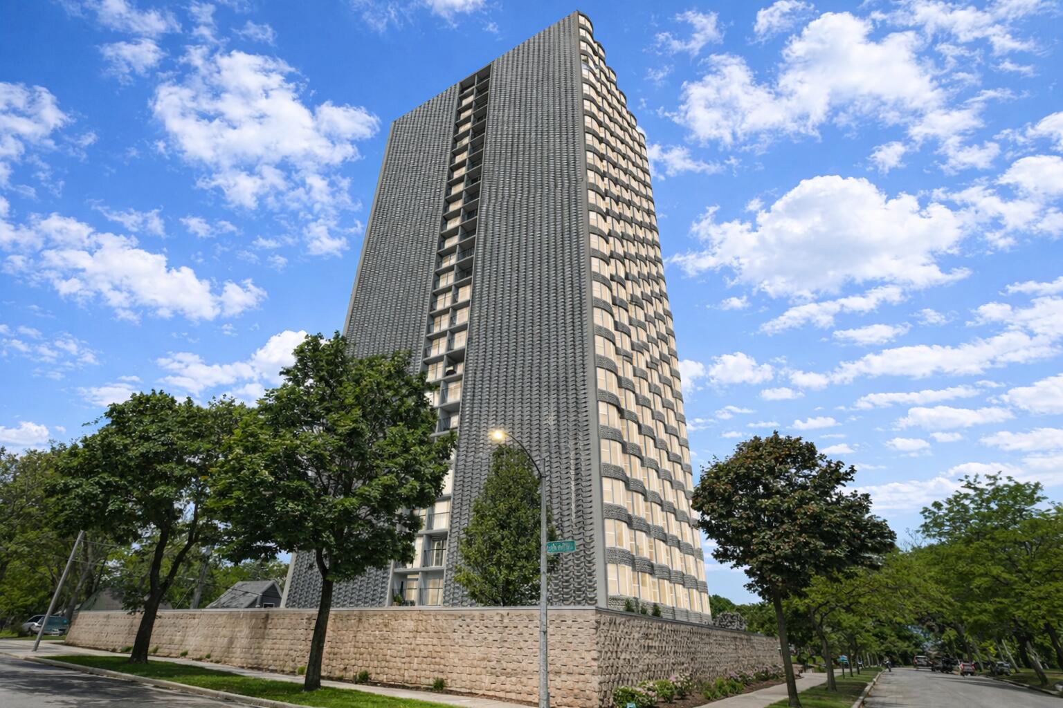 2525 South Shore Drive, Unit 20D Milwaukee, WI 53207 - Photo 34 of 39 Exterior