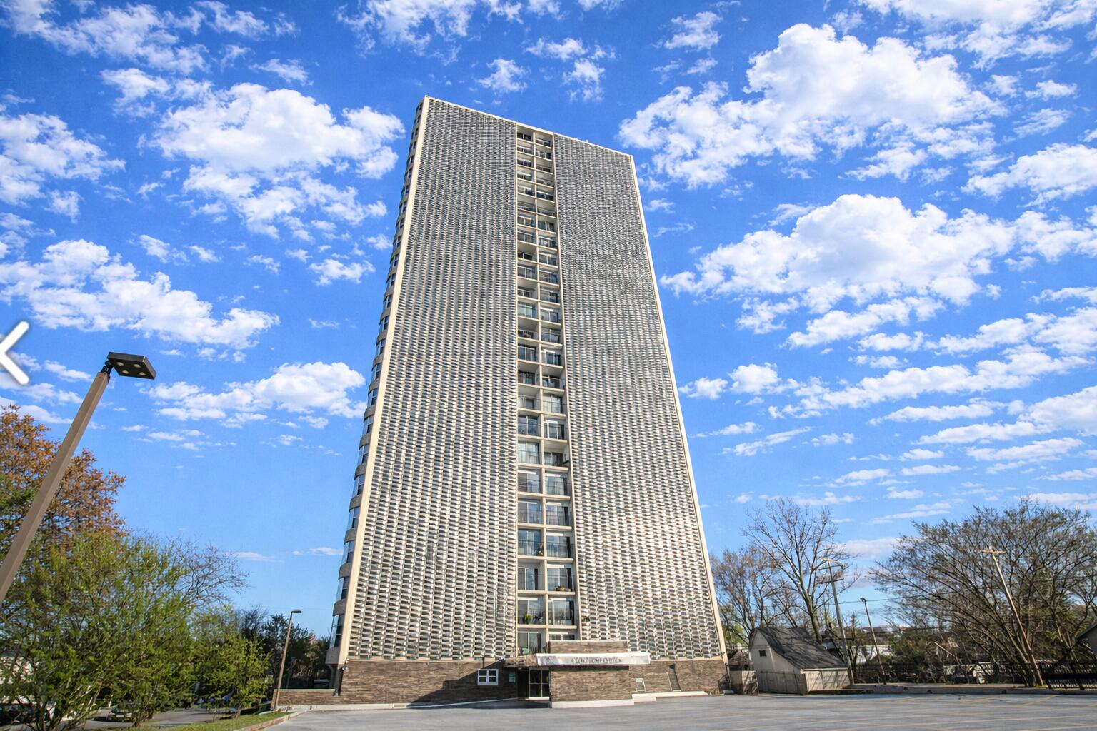 2525 South Shore Drive, Unit 20D Milwaukee, WI 53207 - Photo 37 of 39 Exterior