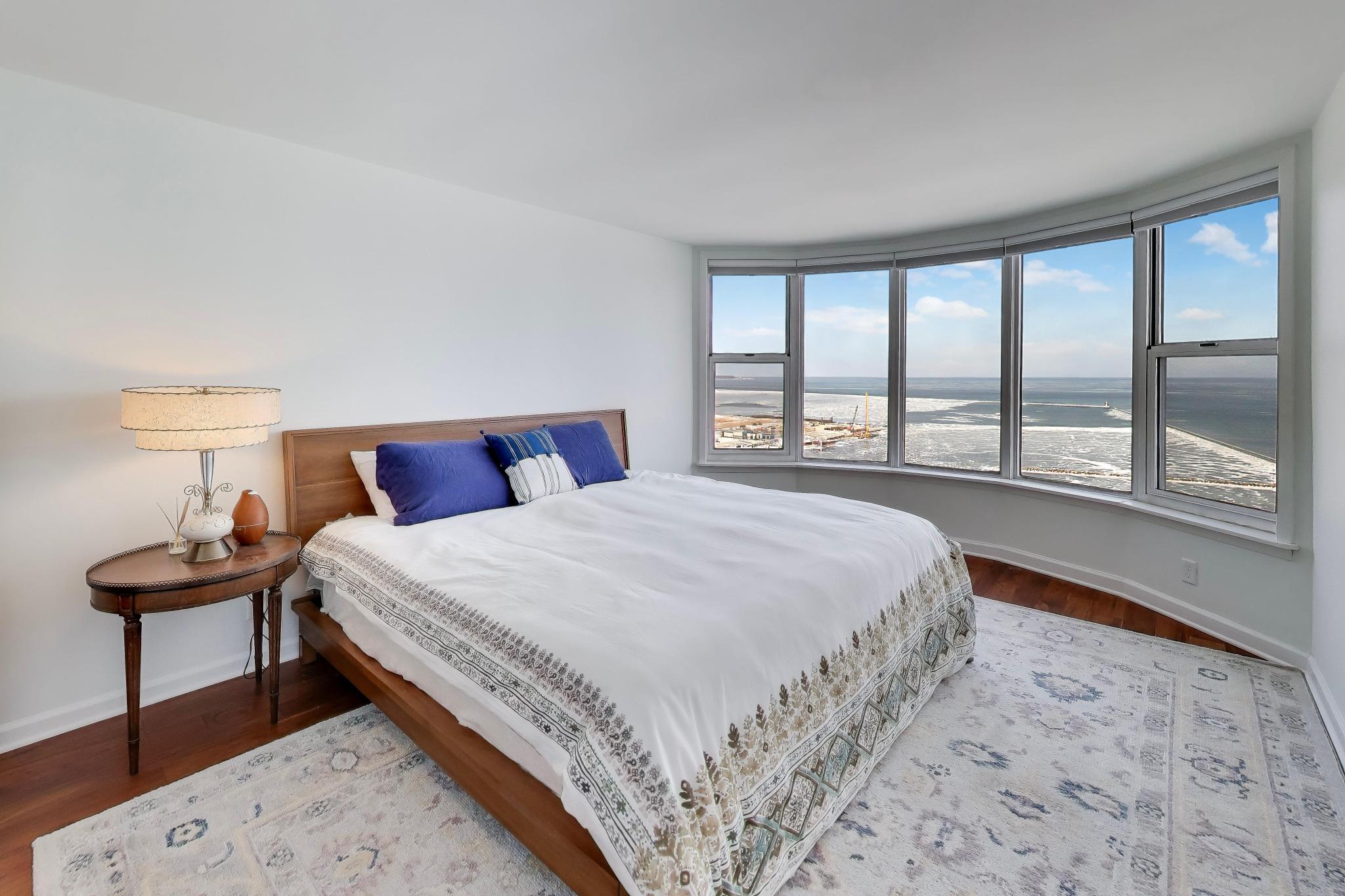 2525 South Shore Drive, Unit 20D Milwaukee, WI 53207 - Photo 9 of 39 Primary