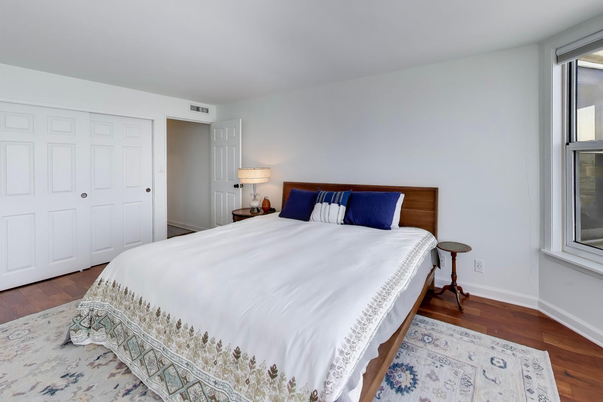 2525 South Shore Drive, Unit 20D Milwaukee, WI 53207 - Photo 10 of 39 Primary