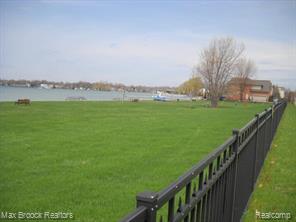 1673 Cass Lake Road Keego Harbor, MI 48320 - Photo 2 of 6