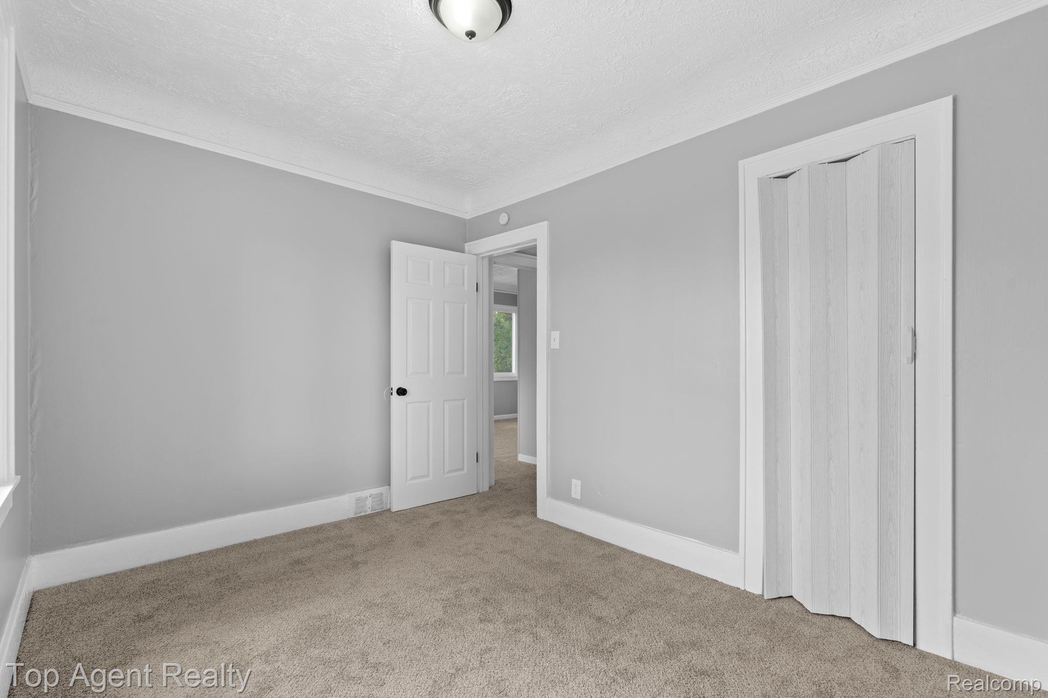 11453 Rivard Avenue Warren, MI 48089 - Photo 17 of 38 17-web-or-mls-11453 Rivard Ave_053.jpg