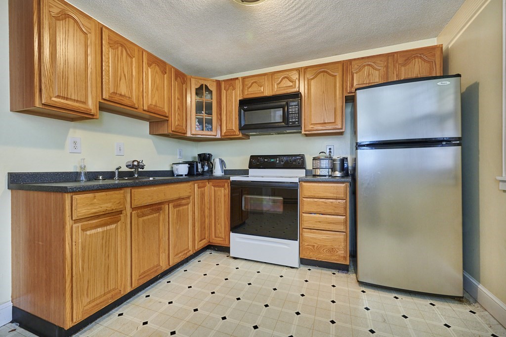 80 Damon Road, Unit 8101 Northampton, MA 01060 - Photo 4 of 26 Gallery Image 4