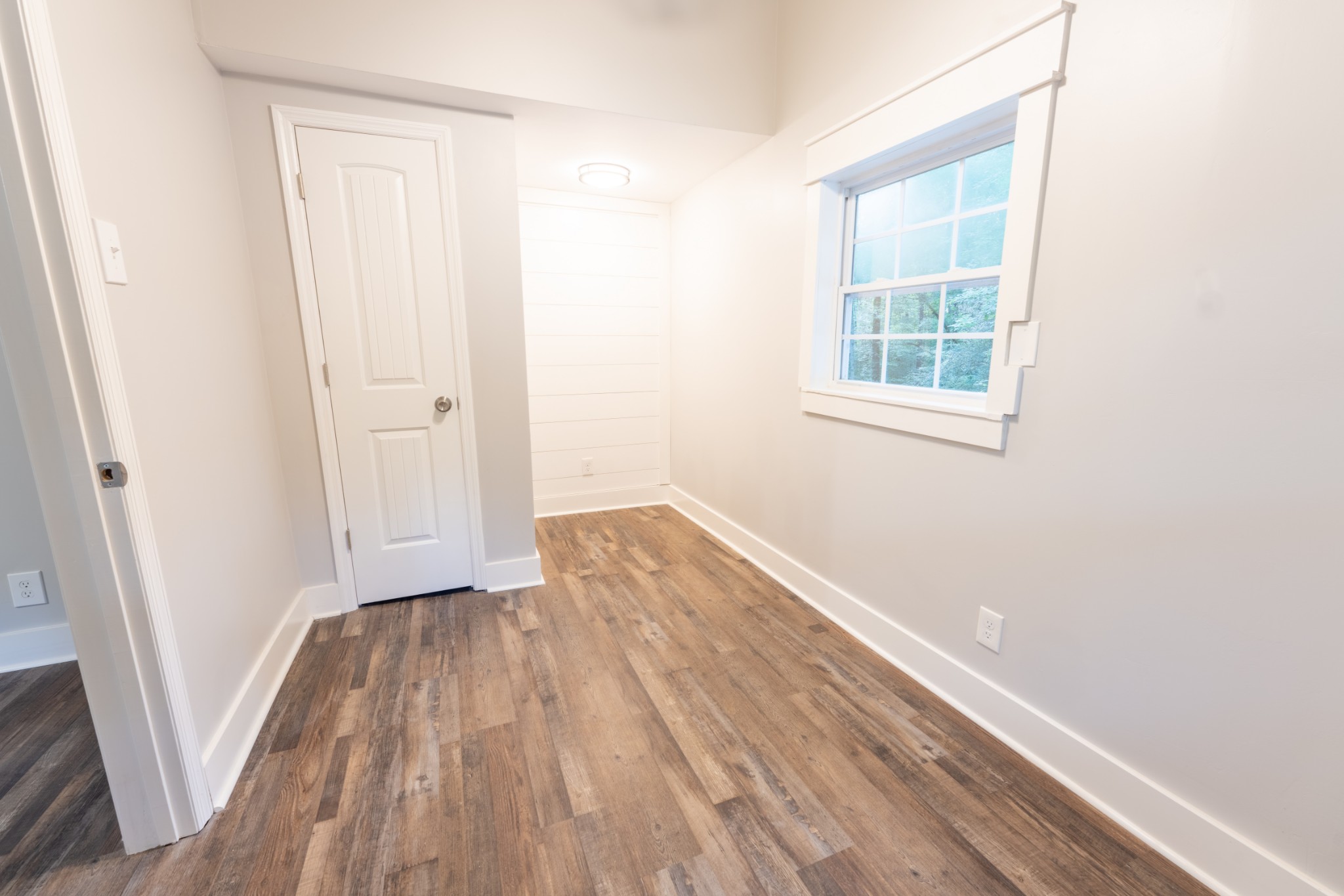 121 Smith Road Winchester, TN 37398 - Photo 22 of 31 an empty room with wooden floor and windows