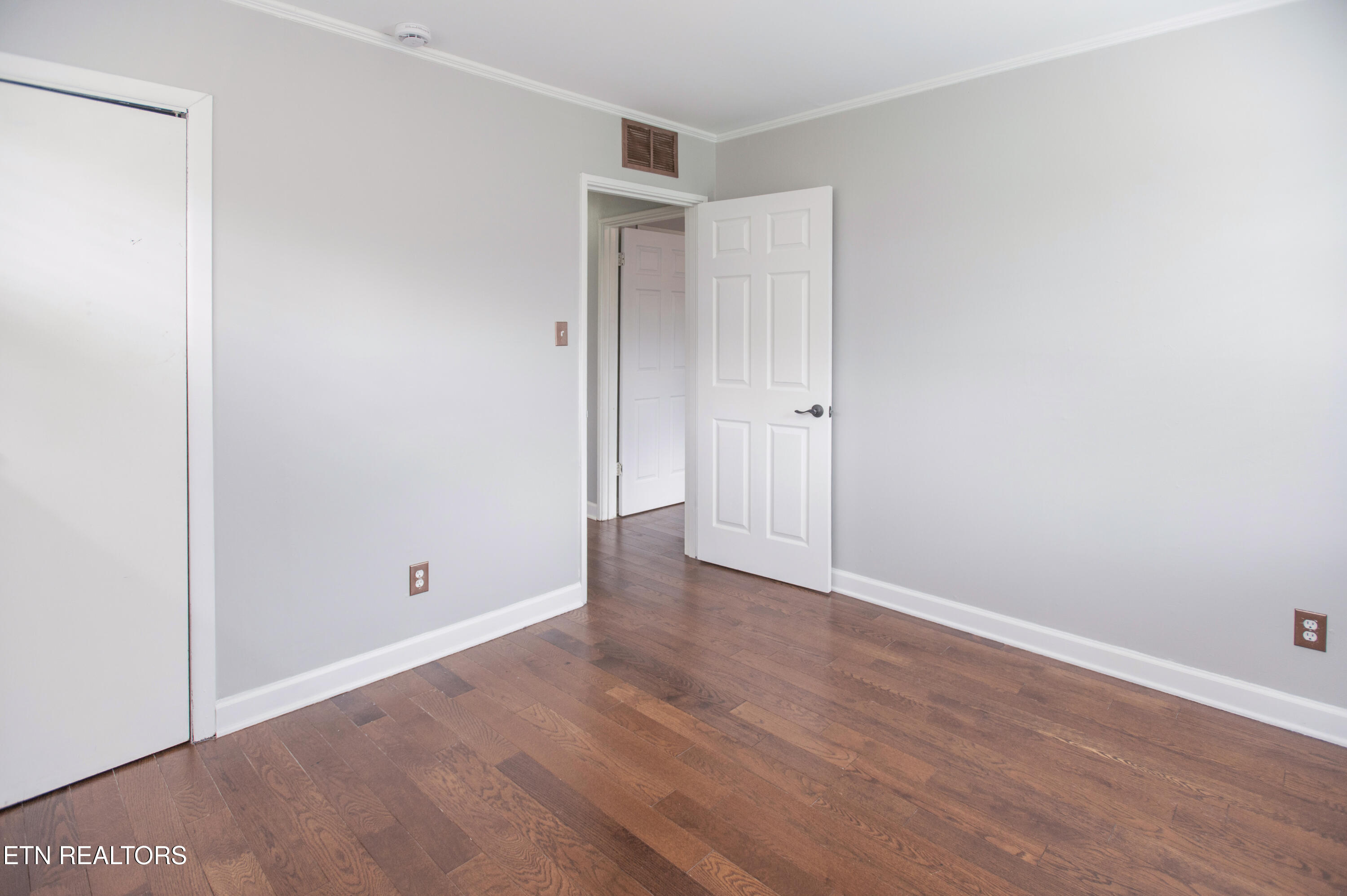 112 Andover Circle Oak Ridge, TN 37830 - Photo 11 of 18 Bedroom 1