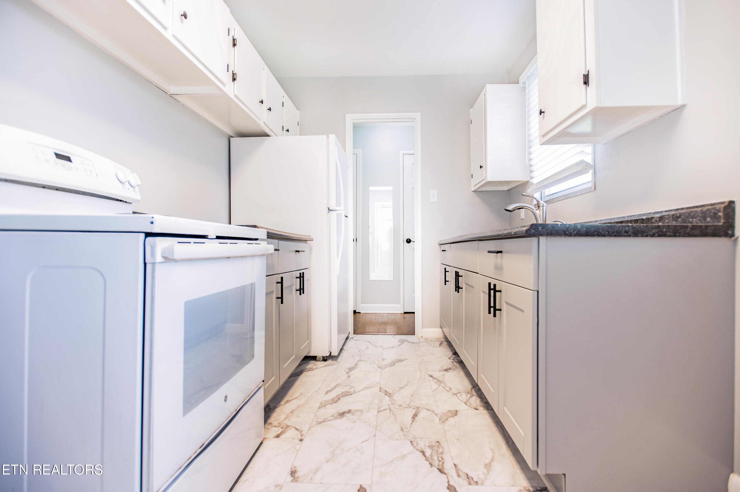 112 Andover Circle Oak Ridge, TN 37830 - Photo 5 of 18 Kitchen
