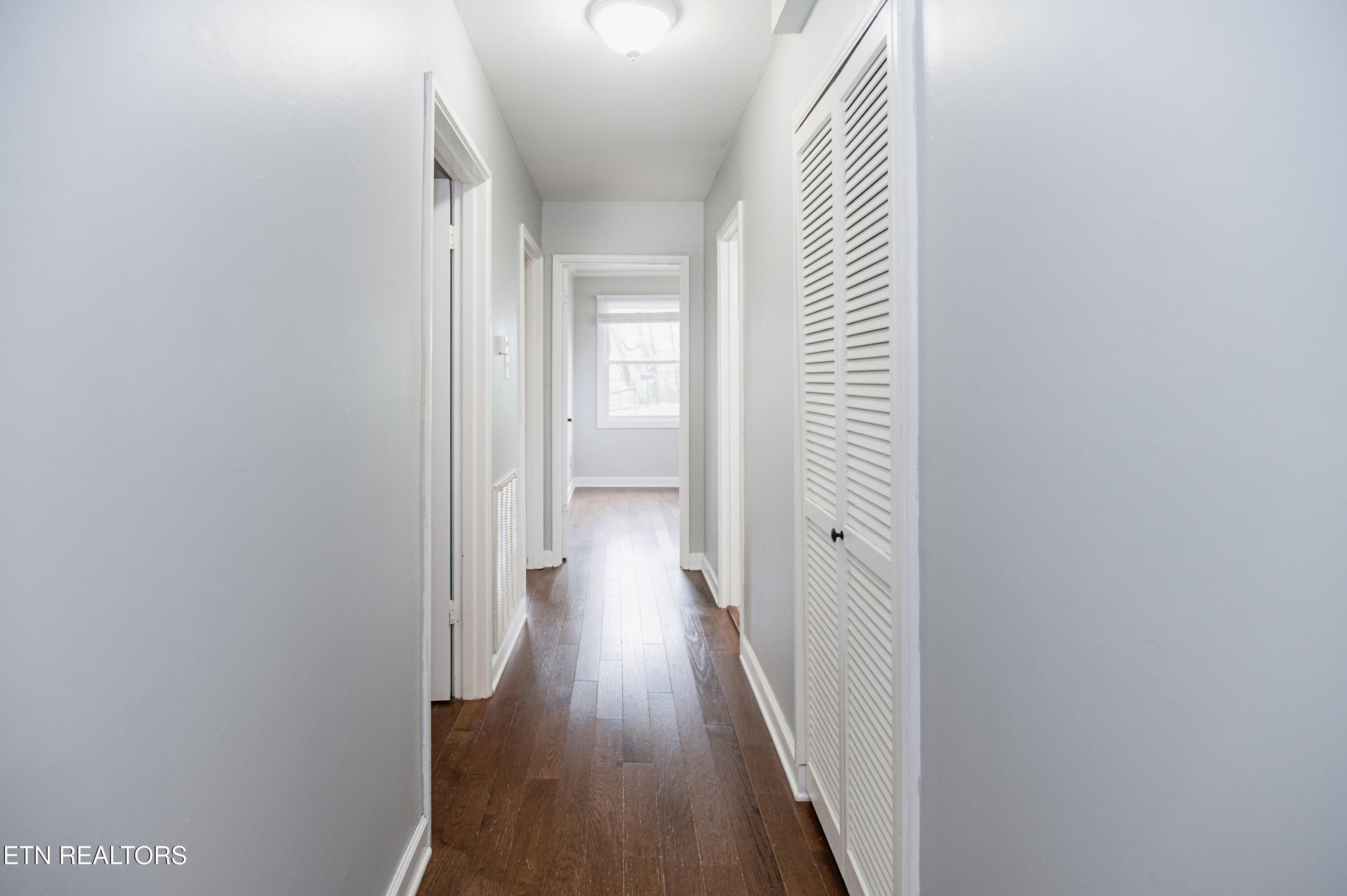 112 Andover Circle Oak Ridge, TN 37830 - Photo 9 of 18 Hallway