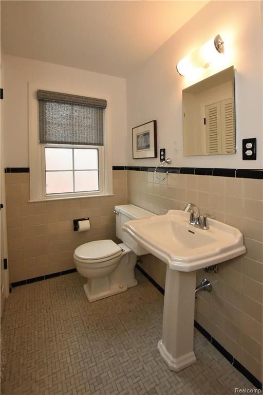4181 Cumberland Road Berkley, MI 48072 - Photo 20 of 36