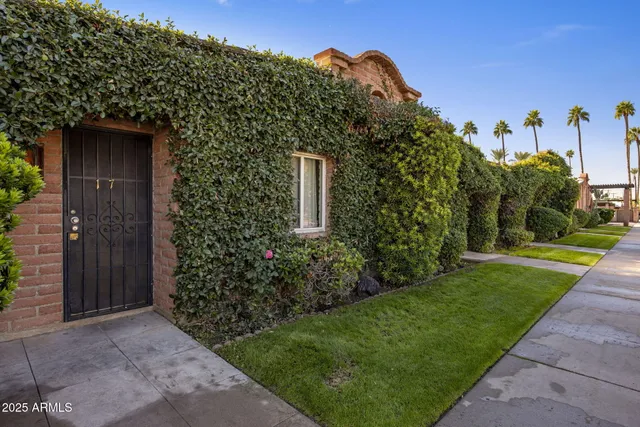 $315,000 | 3002 North 32nd Street, Unit 17, Phoenix, AZ 85018