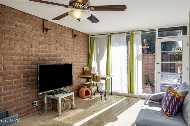 $315,000 | 3002 North 32nd Street, Unit 17, Phoenix, AZ 85018