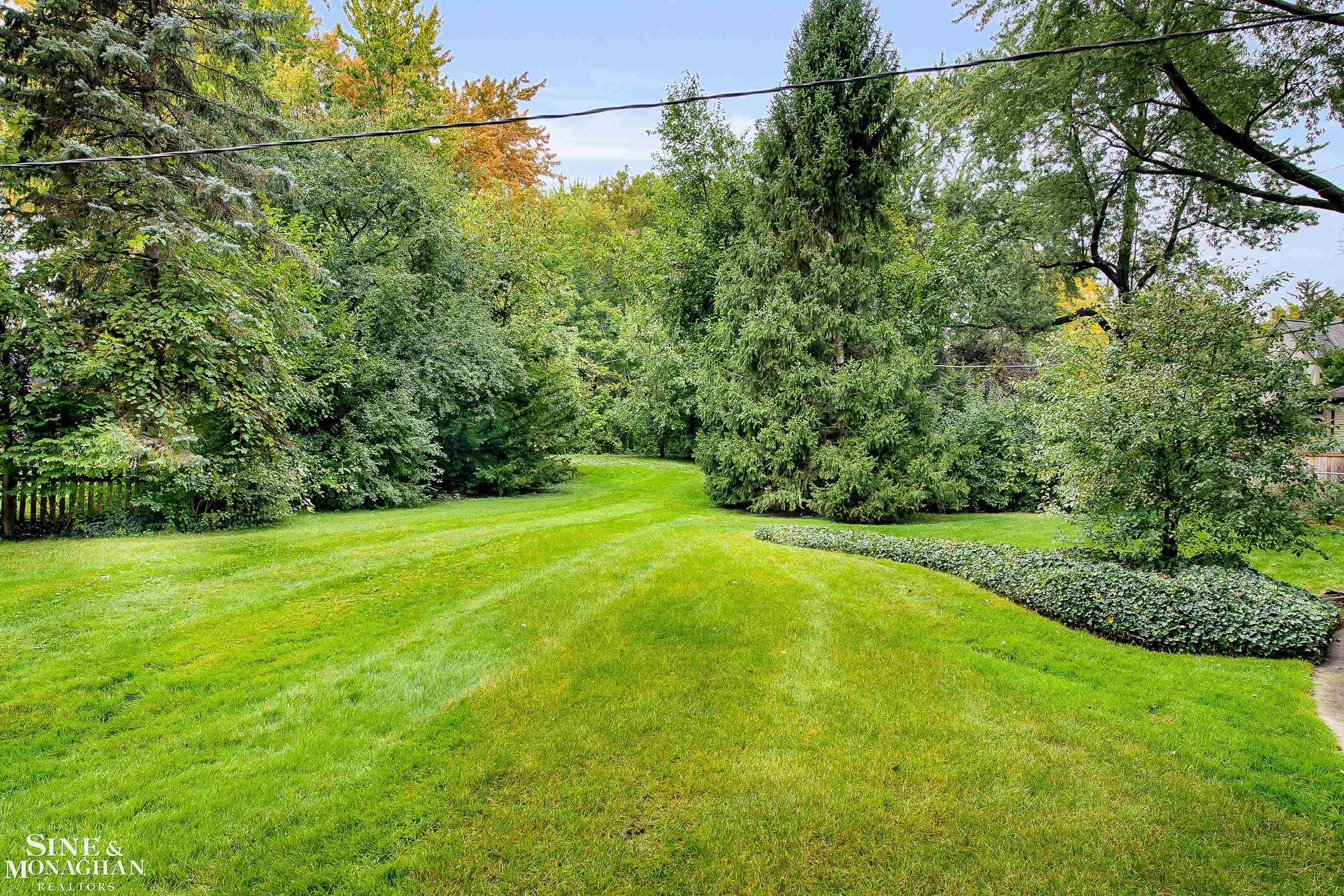 840 Rivard Boulevard Grosse Pointe, MI 48230 - Photo 23 of 35 50124568-22.JPG
