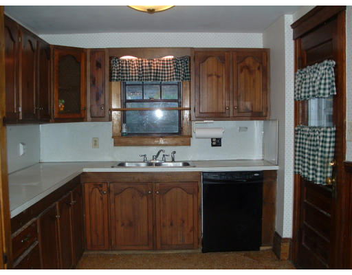 4 Victoria Avenue Worcester, MA 01607 - Photo 5 of 15 Gallery Image 5