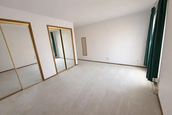 $1,350 | 1876 Haymarket Road, Unit 8, Waukesha, WI 53189