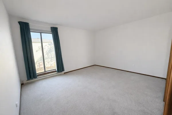 $1,350 | 1876 Haymarket Road, Unit 8, Waukesha, WI 53189
